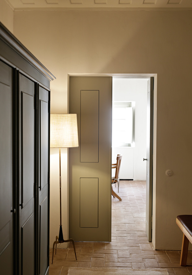 cottage guest room hall